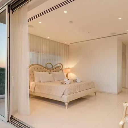 Palace Of Mediterranean Beachfront * Agia Napa