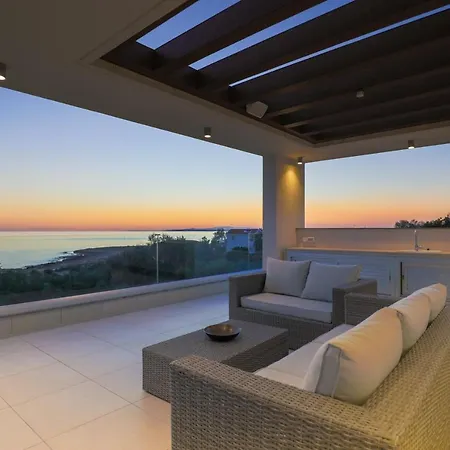 Vila Palace Of Mediterranean Beachfront *