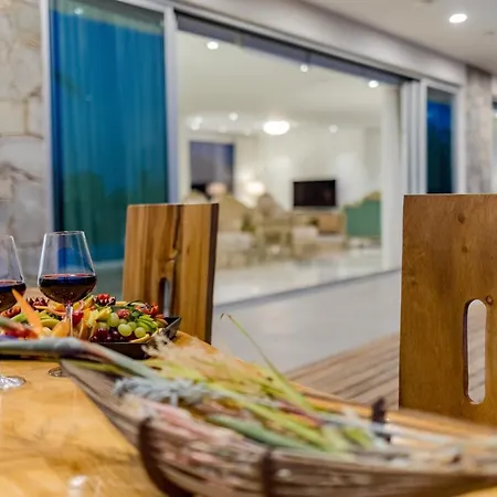 Willa Palace Of Mediterranean Beachfront