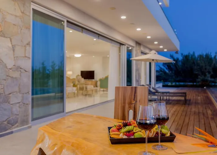 Palace Of Mediterranean Beachfront Villa Agia Napa