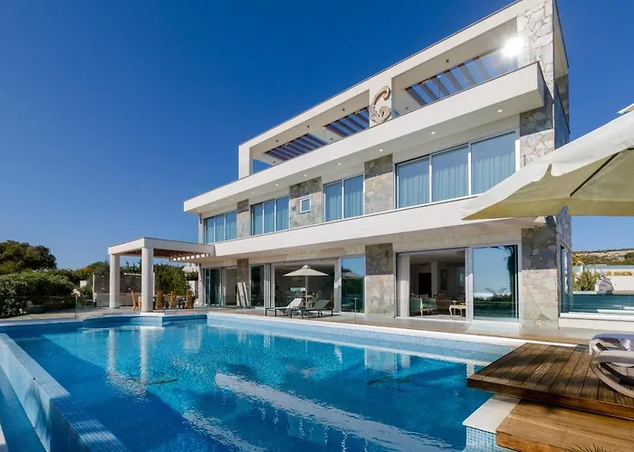 Palace Of Mediterranean Beachfront Vila