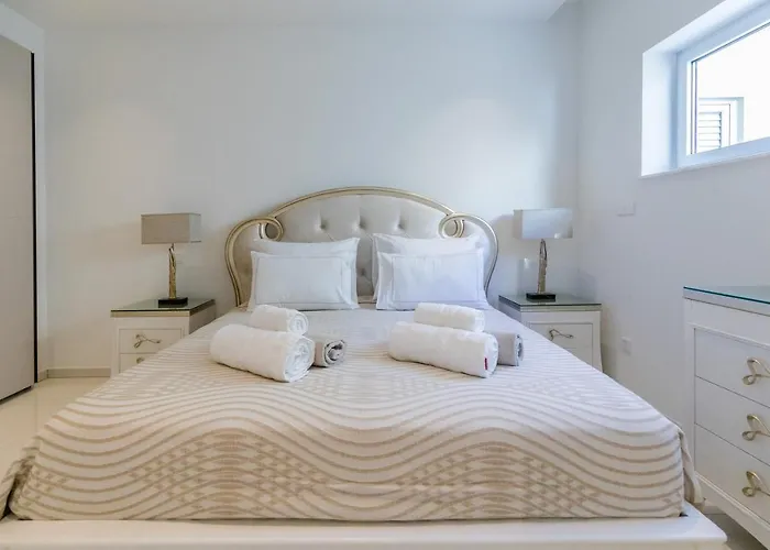 Palace Of Mediterranean Beachfront アヤナパ